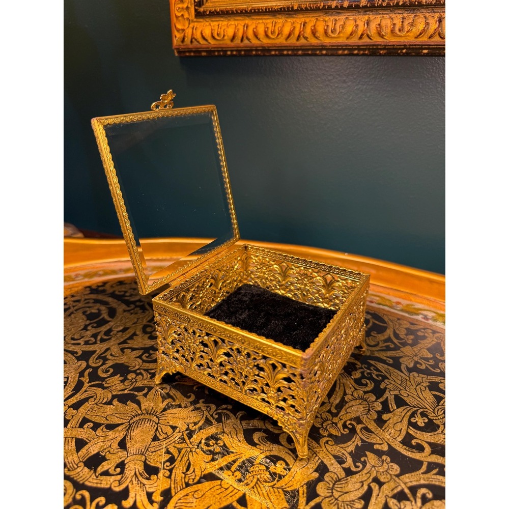 Vintage Gold Filigree Jewelry Casket with Glass Lid & Velvet Interior - Picture 9 of 17